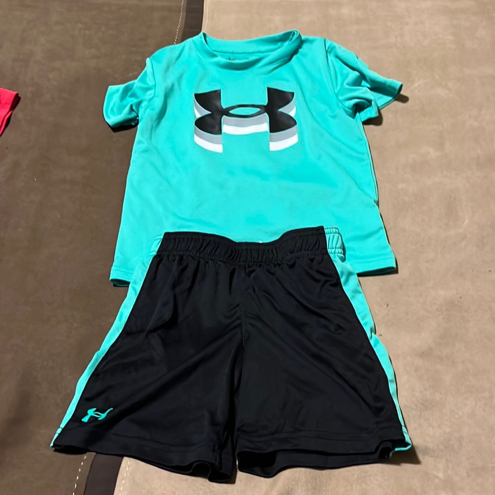 Black and green boys 4T Under Armour outfit